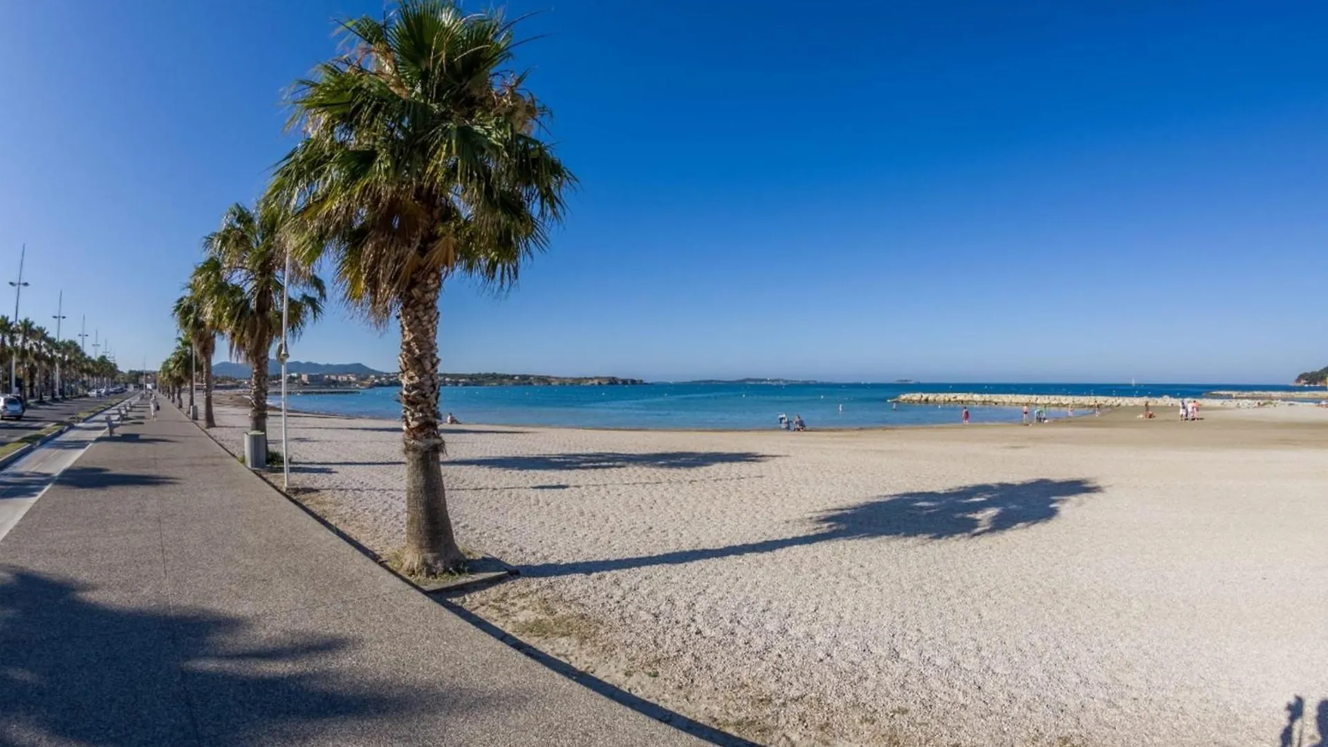 1 Bedroom Apartment - Near The Beach Six-Fours-les-Plages 0*,  France